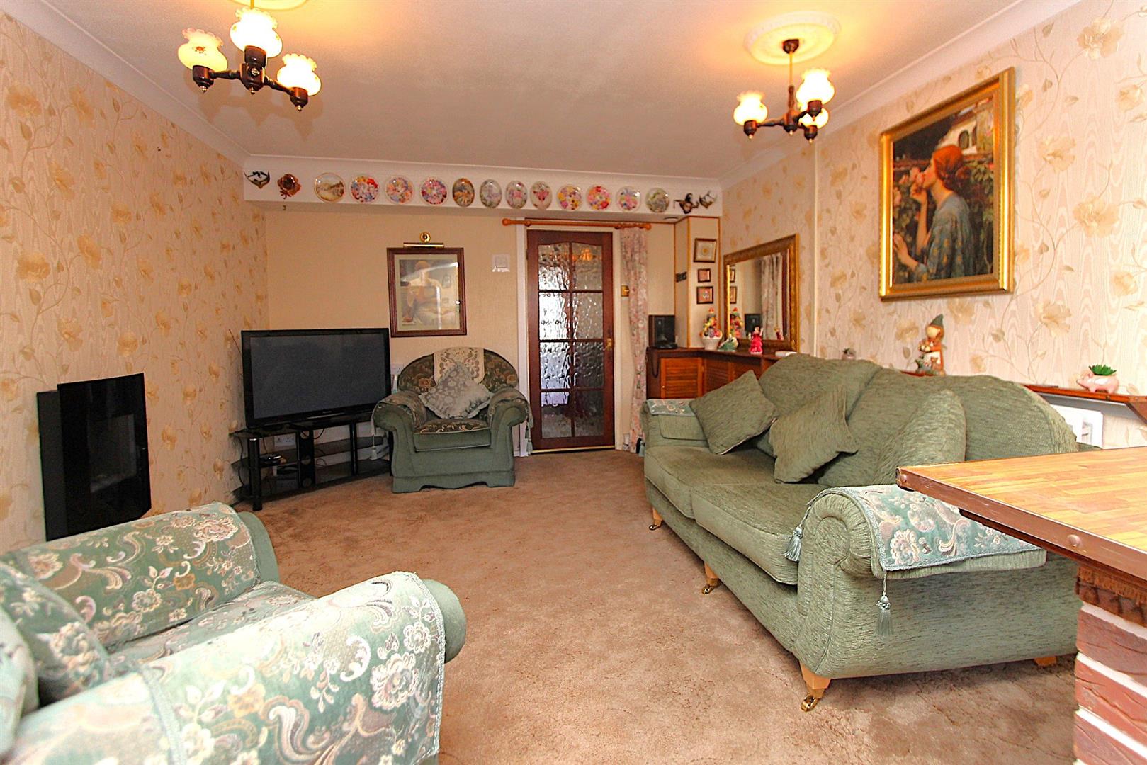 2 bed property in Commonside, Brierley Hill